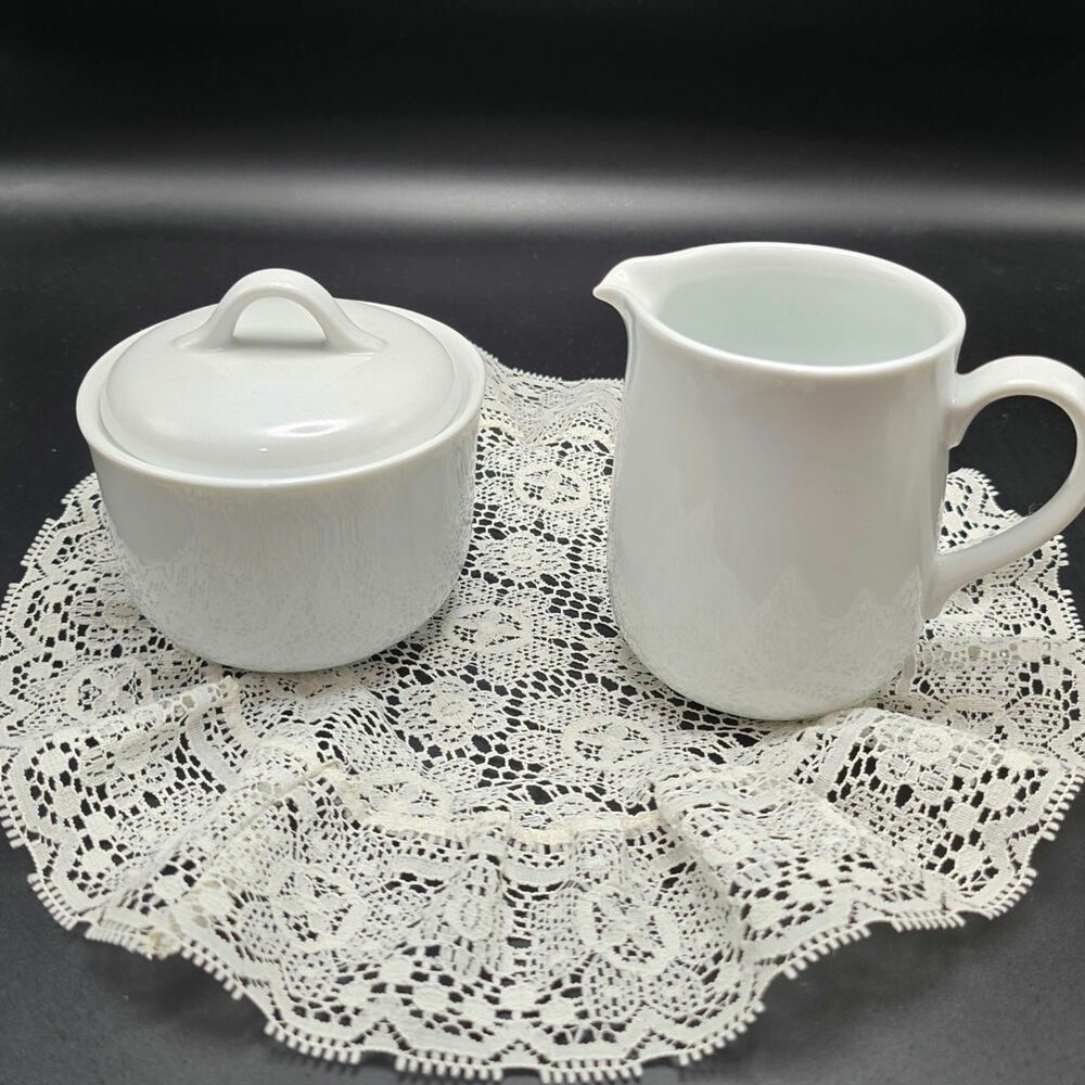 Corning ware creamer and sugar service excellent condition